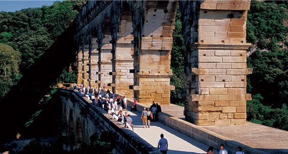 ローマの水道橋ポン デュ ガール 人と水の歴史を旅しよう 荏原製作所